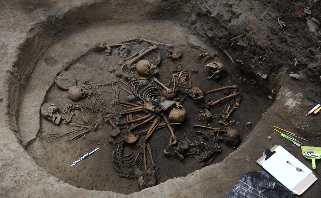 Investigadoras del Instituto Nacional de Antropología e Historia (INAH) hallaron  huesos humanos entrelazados hace unos dos mil 400 años.