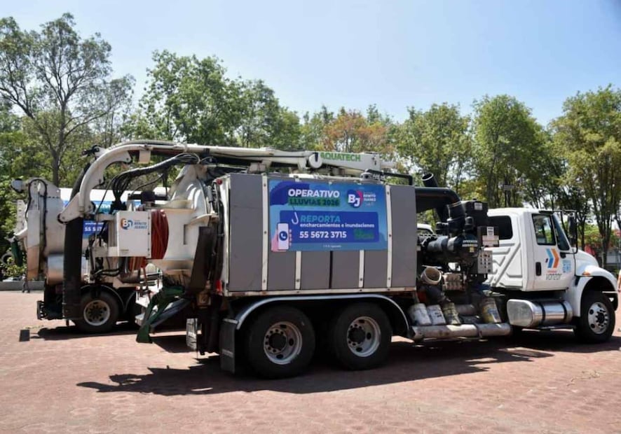 La alcaldía cuenta con cuatro equipos hidroneumáticos, dos camiones de volteo, dos malacates manuales, una retroexcavadora, tres vehículos de emergencia y cuatro pipas de agua potable. Foto: Especial