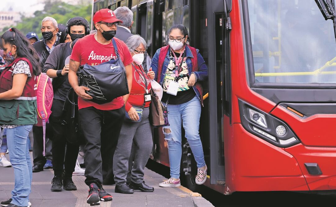 En el Metrobús se observó a usuarios con el cubrebocas.Foto: Archivo/ EL UNIVERSAL