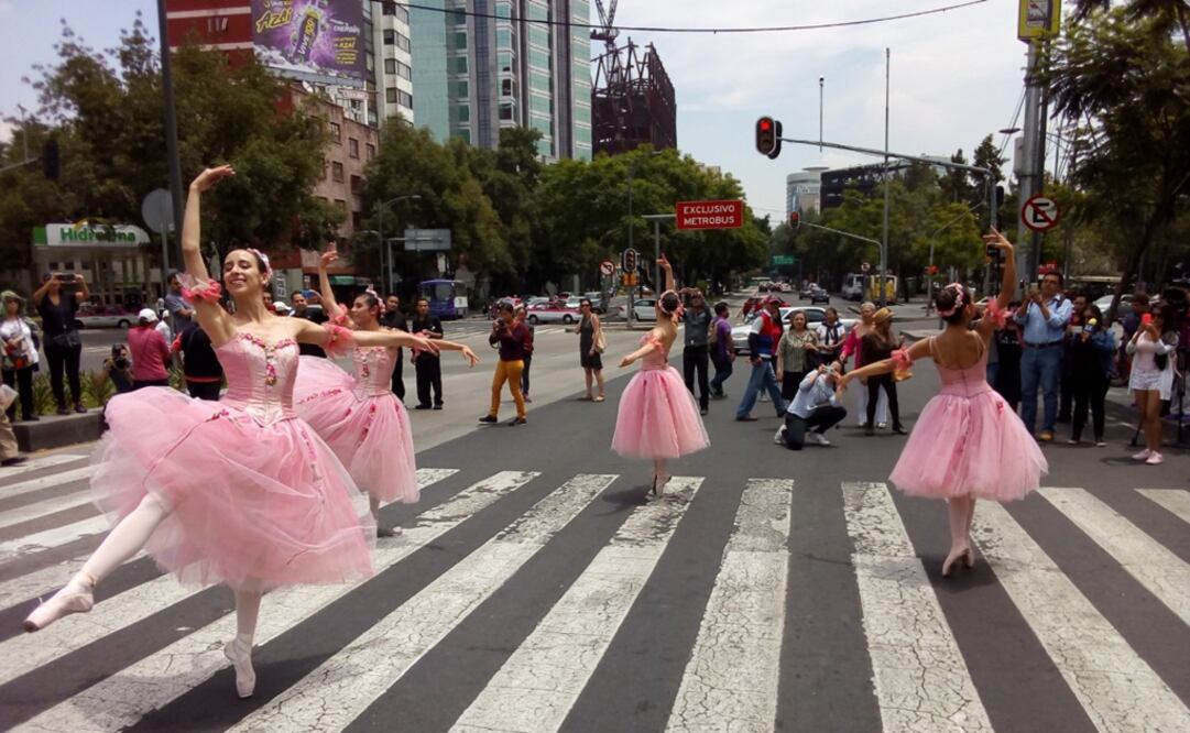 Ardentía Compañía de Danza frente al Parque La Bombilla. Foto: Facebook Dirección de Desarrollo Cultural y Educación Álvaro Obregón