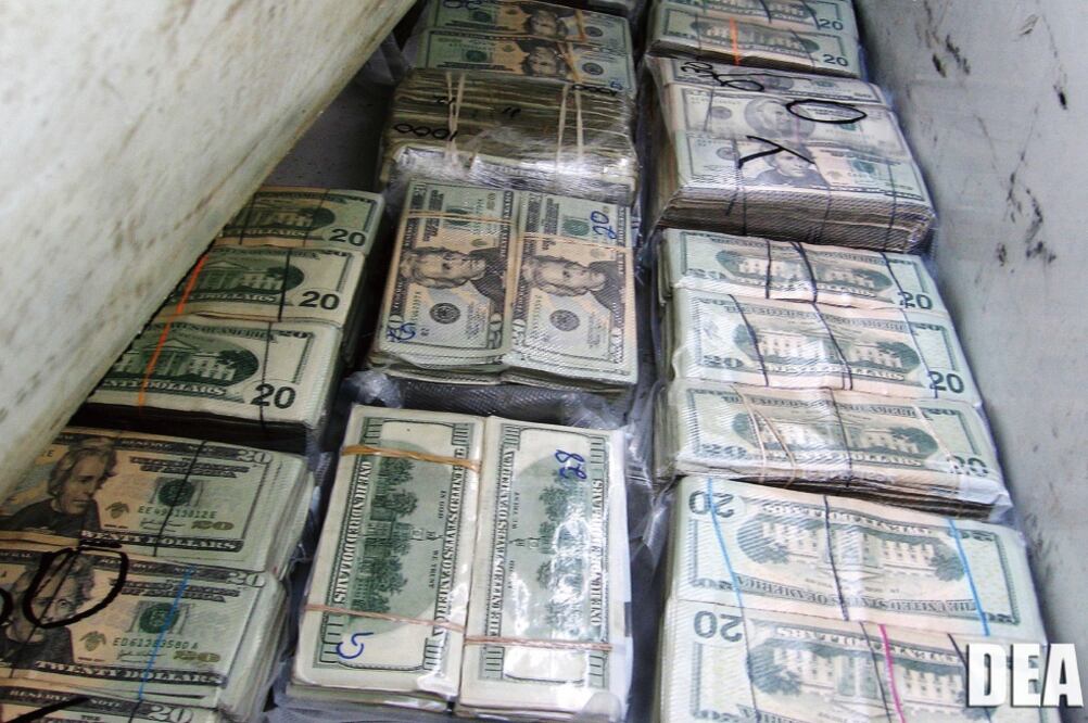La DEA también logró el decomiso de 102 mil dólares en efectivo, tres vehículos y 24 armas de fuego. (ARCHIVO EL UNIVERSAL)