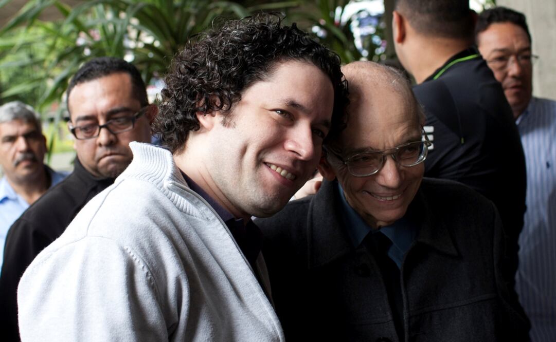 El director de orquesta Gustavo Dudamel y José Antonio Abreu, fundador de la Orquesta Nacional Juvenil de Venezuela y del Sistema Nacional de Orquestas. Foto: Reuters/Carlos Garcia Rawlins/archivo