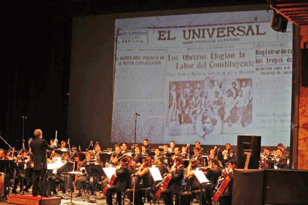 En la sala principal de Bellas Artes, un recorrido por la historia de la música mexicana acompañó ayer la conmemoración del centenario de EL UNIVERSAL. Se celebró con sones, boleros, mambos y baladas (LUIS CORTÉS. EL UNIVERSAL)