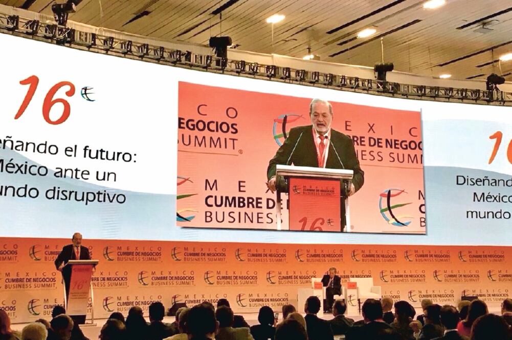 Carlos Slim reiteró en la inauguración de México Cumbre de Negocios que el costo de construir el aeropuerto en Texcoco puede reducirse hasta en 10%. (CORTESÍA)