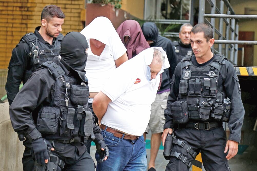 Varias personas fueron detenidas ayer como parte de la investigación “La carne es débil”, en el Instituto de ciencias Forenses de Curitiba, Brasil. March 17, 2017 (RODOLFO BUHRER. REUTERS)