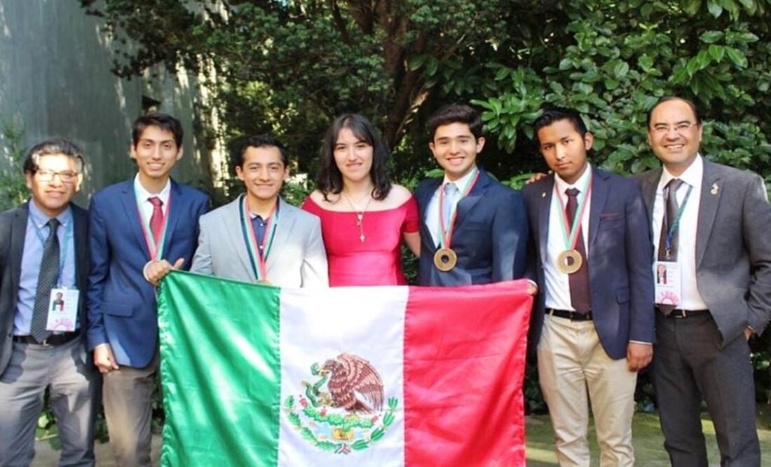 The Mexican delegation - Photo taken from the Sociedad Mexicana de Física's Facebook account