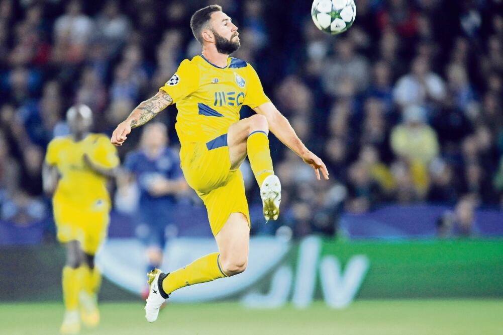 El mexicano Miguel Layún contribuyó con un servicio (RUI VIEIRA. AP)