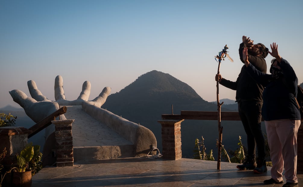 Este mirador es la réplica de la mano izquierda de Doña Berna, dueña de Matliwaka. Foto: Matliwaka