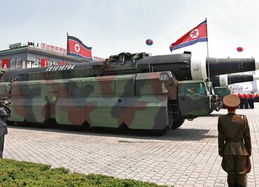 Norcorea exhibe al mundo músculo militar