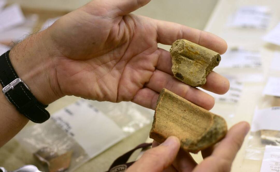 Se están estudiando los diversos fragmentos de cerámica española de mediados del siglo XVI obtenidos en el sitio. (FOTO: Pensacola News Journal)