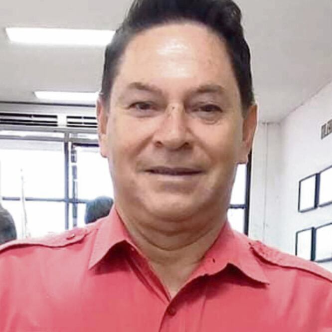 Llevan mariachis a diputado antiUber