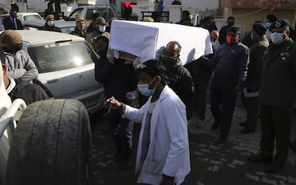 “Me asfixié y me caí, pero logré levantarme. Vi gente moviéndose sobre los cadáveres”: sobreviviente de estampida en India