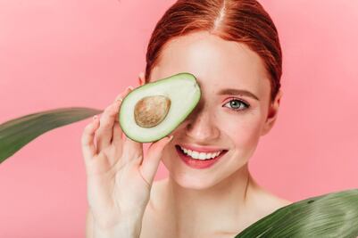 Cómo aplicar el hueso de aguacate en el cabello y para qué sirve