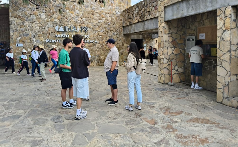 Pese a que algunos visitantes se sienten seguros en Oaxaca, preferirían que aumenten las medidas de seguridad en el sitio arqueológico | Foto: Juan Carlos Zavala/ EL UNIVERSAL.