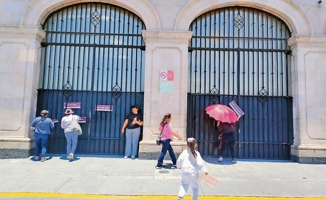 Colonos de Fimesa protestaron en el Palacio de Gobierno mexiquense. Foto: Especial