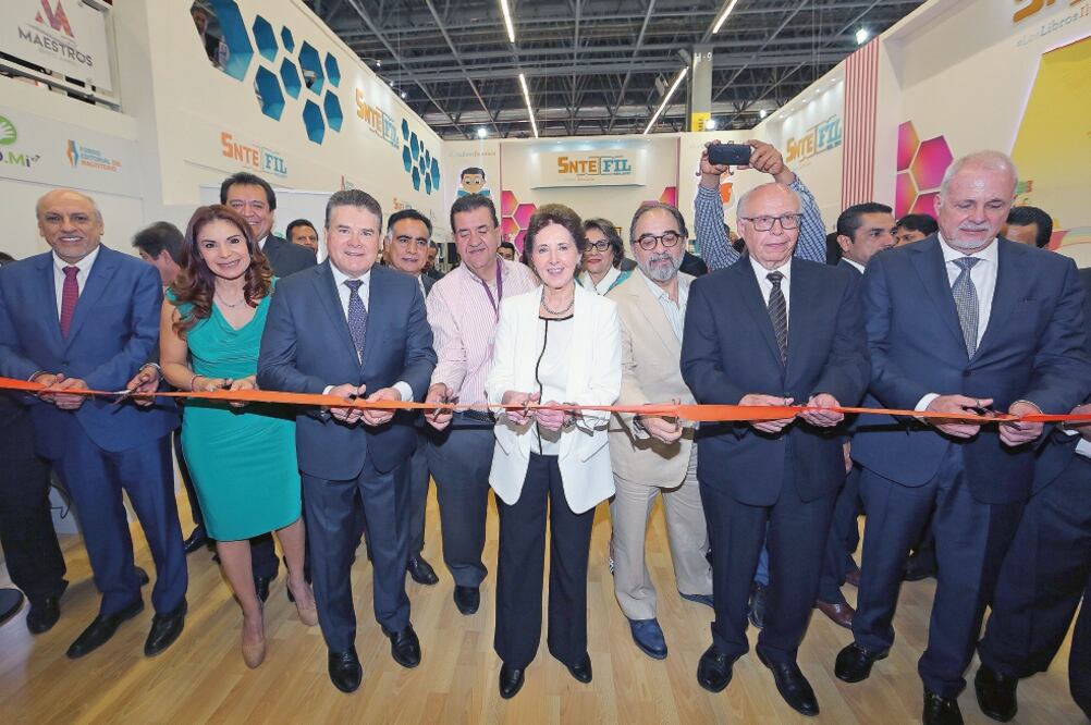 Este año, los maestros del SNTE participan con 317 obras, 33 de ellas son inéditas en temas como ciencia, arte y cultura. (ESPECIAL)