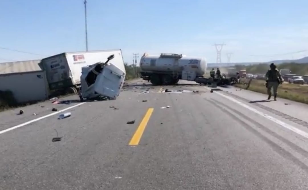 Accidente en carretera Ciudad Victoria-Zaragoza deja cuatro muertos; dos más resultan lesionados.
Foto: Especial.