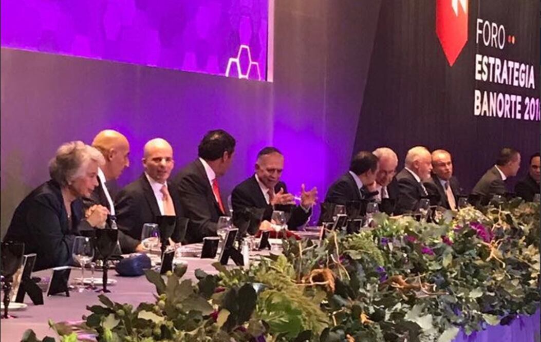 José Antonio González Anaya dijo que ante el cambio de administración se debe mantener el rumbo del crecimiento económico. Foto: @JAGlezAnaya