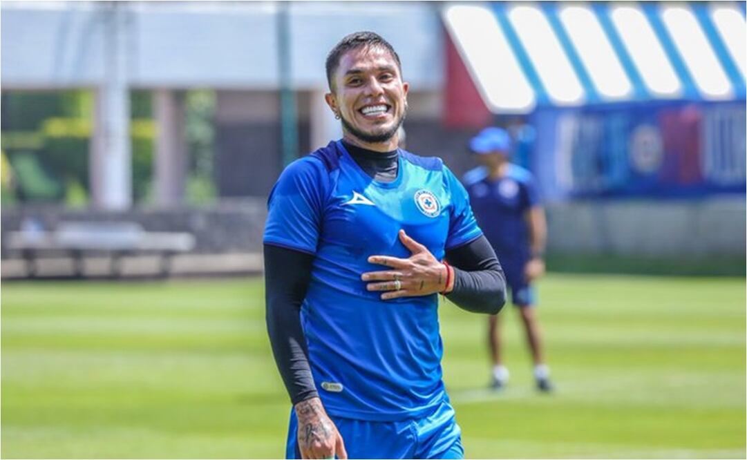 FOTO: @CruzAzul - Carlos Sancedo en un entrenamiento con Cruz Azul