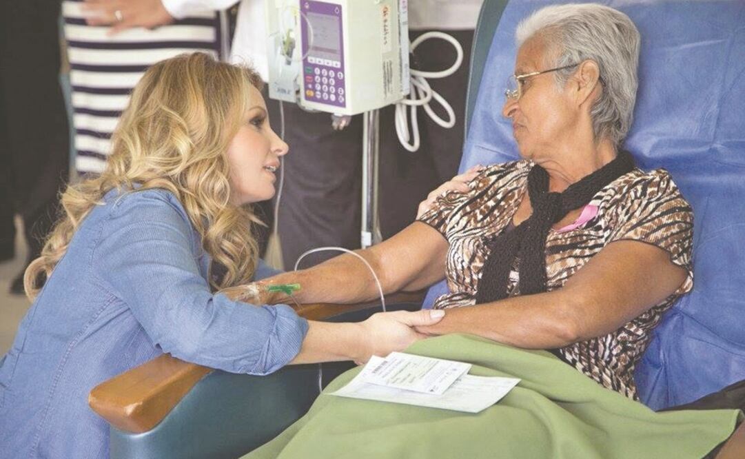 Angélica Rivera destacó que el apoyo emocional y el cobijo de la familia son fundamentales para la recuperación de las mujeres sobrevivientes de este mal. (CORTESÍA)