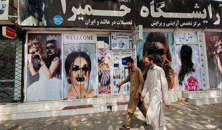 EU pide a sus ciudadanos que eviten el aeropuerto de Kabul por "amenazas a la seguridad"