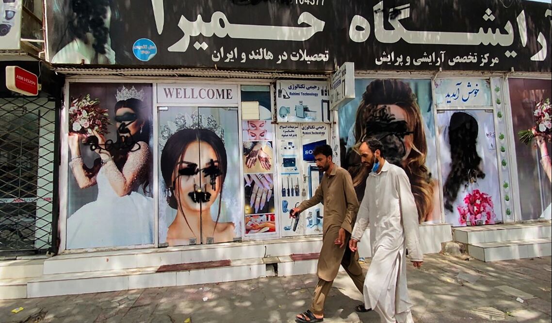 El caos y la violencia son moneda habitual en los alrededores del aeropuerto de Kabul. Foto: EFE