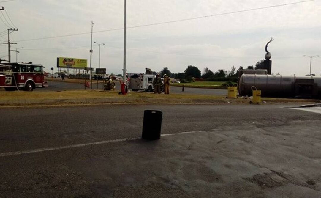 La pipa de la empresa Autotransportes de México tenía 32 mil litros de gasolina (Tomada de Twitter @PCJalisco)