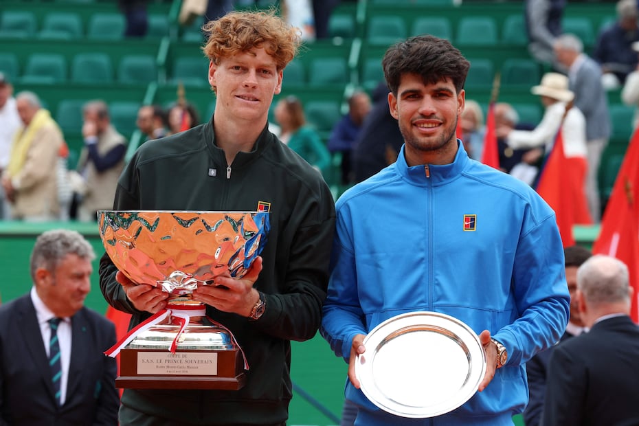 Jannik Sinner y Carlos Alcaraz en la final del Masters de Montecarlo - Foto: AFP
