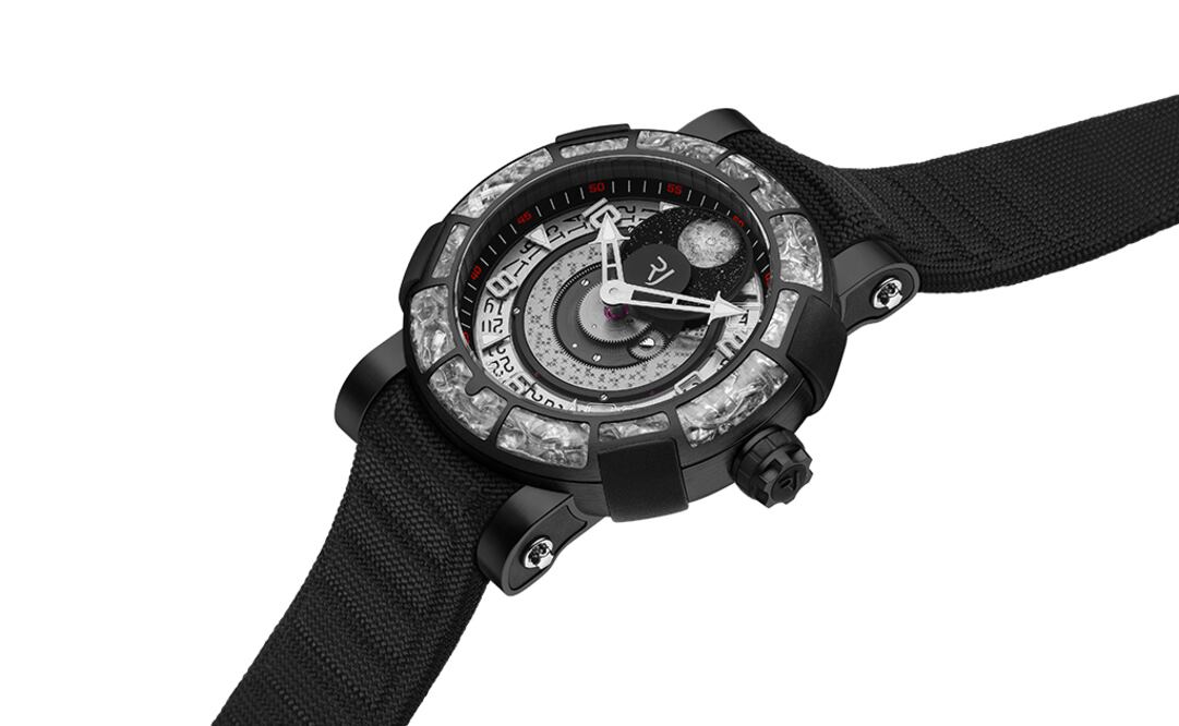 El Arraw 6919 tienen la particularidad de tener piezas del Apolo 11 en sus materiales.