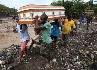 "Matthew" deja al menos 25 muertos en su paso por el Caribe