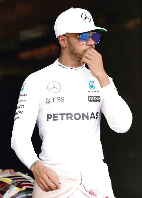 Lewis Hamilton tuvo problemas con su motor en la sesión 1 (AHMED JADALLAH. REUTERS)