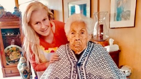 Tras hospitalización, abuela de Laura Zapata está fuera de peligro 