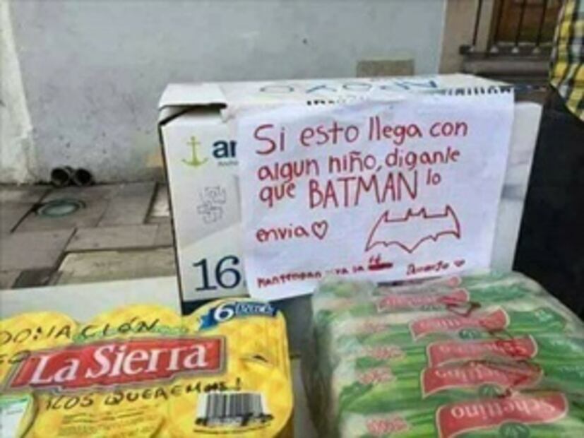 Escriben mensajes de apoyo en víveres