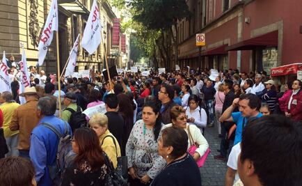 Simpatizantes de Morena protestan en la ALDF