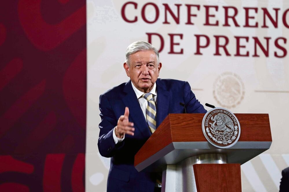 El Mandatario detalló que no sólo se tiene que hacer el relevo en las secretarías de Relaciones Exteriores y Gobernación, sino también de quienes buscarán una candidatura como gobernadores y legisladores. Foto: Diego SImón / EL UNIVERSAL