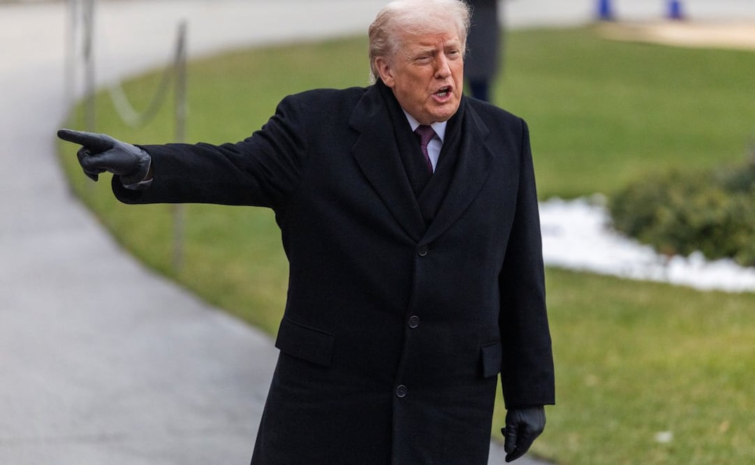 El presidente de Estados Unidos, Donald J. Trump, habla con los medios tras descender del Marine One en el Jardín Sur de la Casa Blanca en Washington, D.C., el 17 de diciembre de 2025. El presidente Trump viajó a Dover, Delaware, para participar en la Ceremonia de Traslado Digna, coincidiendo con el regreso de los restos de las tropas estadounidenses a Estados Unidos. Foto: EFE