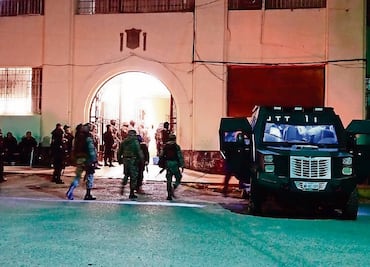 Trasladan a 12 reos a reclusorio federal