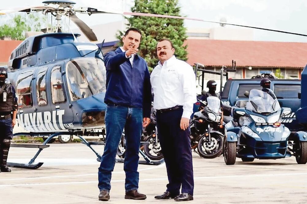 El gobernador Roberto Sandoval (primero) aseguró que Édgar Veytia (segundo) “cumplió con su encomienda” y logró bajar los índices delictivos (TOMADA DE FACEBOOK)