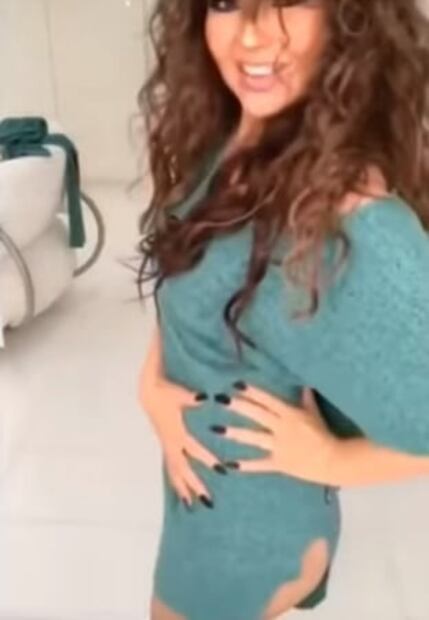 Thalía baila “Marimar” y enseña de más 