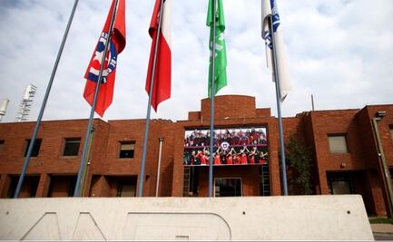 Situación del país lleva a culminar ligas de futbol en Chile