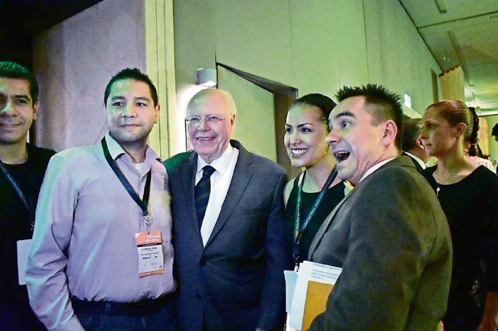 En el Tercer Congreso Felicidad que Sirve, el secretario de Salud, José Narro, señaló que en unos días será relanzado el Programa de Prevención (SECRETARÍA DE SALUD)