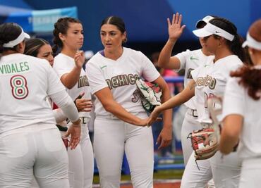 Estos son los uniformes que la selección mexicana de softbol tiraría a la basura