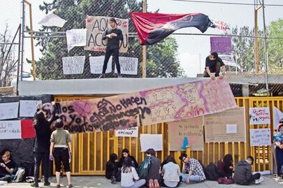 Despiden a docente de la Prepa 5 por supuesto acoso  