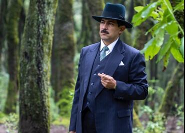 Lázaro Cárdenas vuelve a la vida en el Zócalo; proyectan escenas de película "1938"