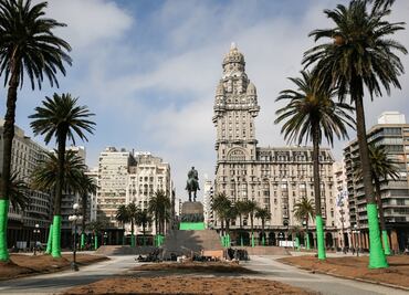 Keanu Reeves redecora la principal plaza de Montevideo