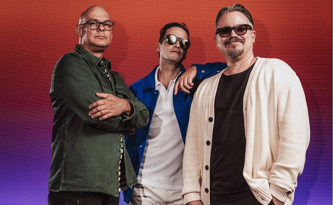 La banda que por el momento está promocionando sus más recientes sencillos "Something" y "EH EH OH OH".