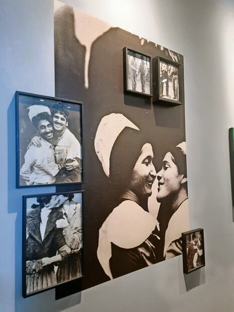 Un archivo inexistente, de Felipe Rivas San Martín, quien con IA creó fotos de personas queer del siglo XX. Foto: Frida Juárez / EL UNIVERSAL