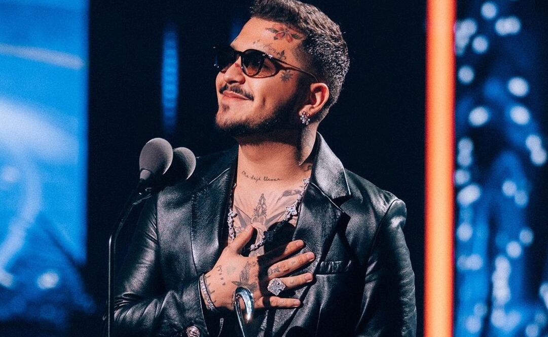 Igual que su novia, Christian Nodal anunció que será papá en pleno concierto. Foto: Instagram