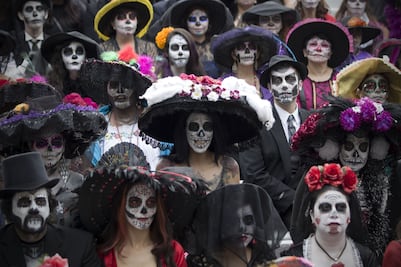 Con 528 catrinas y catrines, festival rompe su propio récord