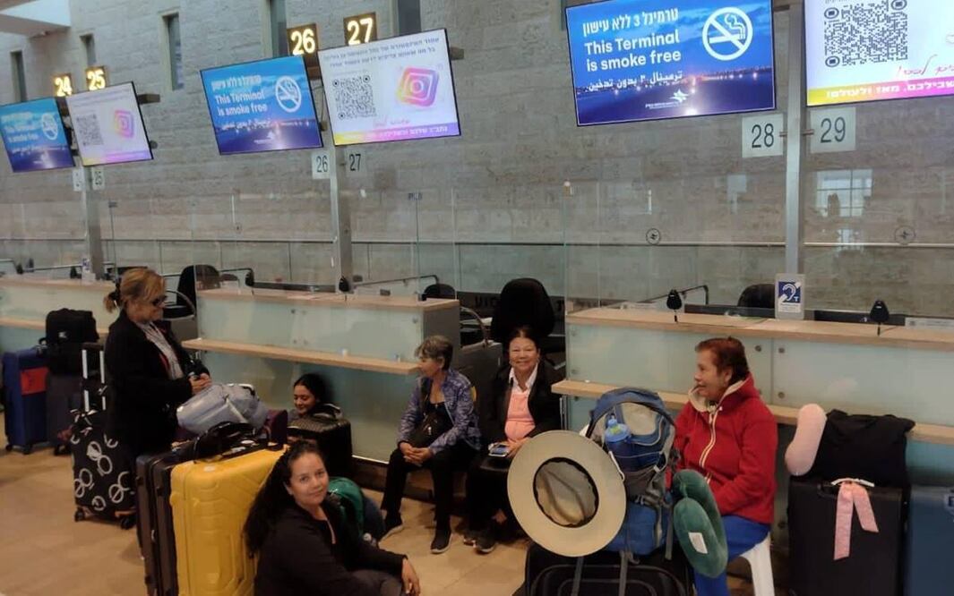 Mexicanos en el aeropuerto de Paphos en Chipre. Foto: Especial